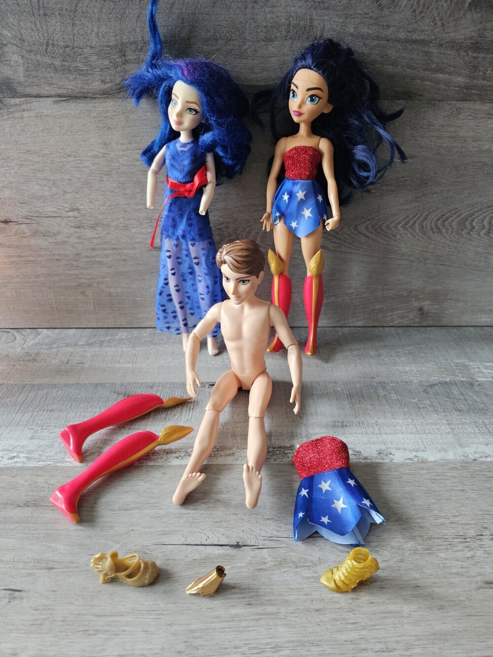 Lot Of 3 Disney Descendants Dolls Wonder Woman Royal Wedding Evie King Ben